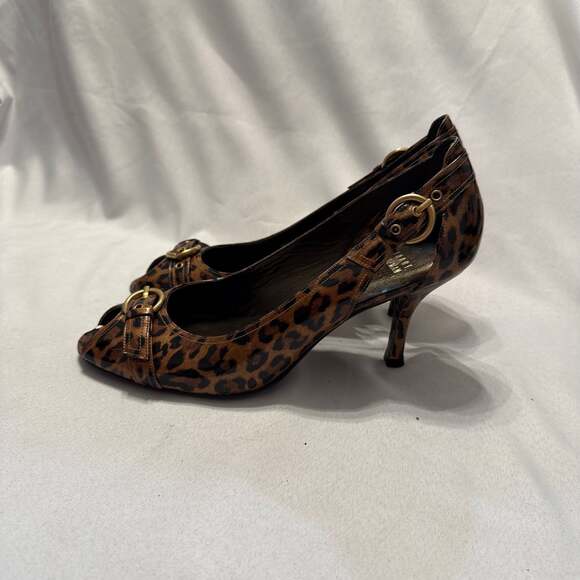 Stuart Weitzman - Picture 2 of 4